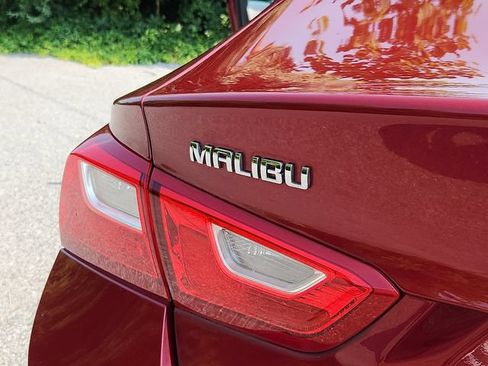 Used 2017 Chevrolet Malibu LT FWD image 29