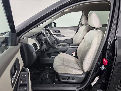 Used 2025 Nissan Rogue SV image 25