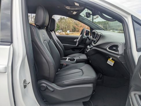New 2026 Chrysler Pacifica Select image 48