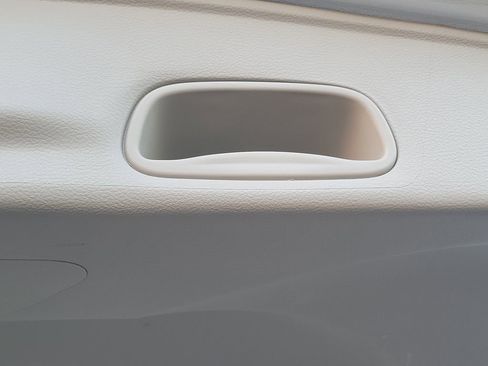 Used 2024 Chrysler Voyager LX image 21