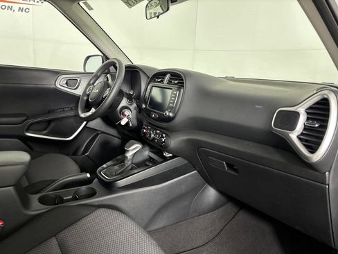 Used 2022 Kia Soul LX FWD image 31