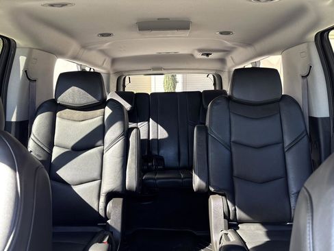 Used 2016 Cadillac Escalade ESV Luxury image 36