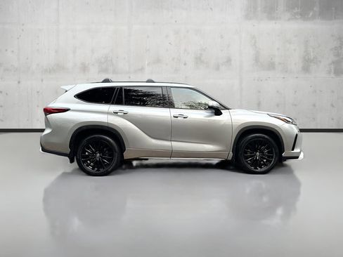 Used 2022 Toyota Highlander XSE image 8