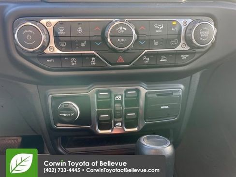 Used 2022 Jeep Gladiator Overland image 18