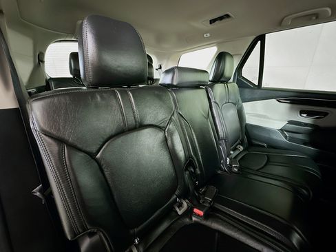 Used 2023 Honda Pilot LX image 25