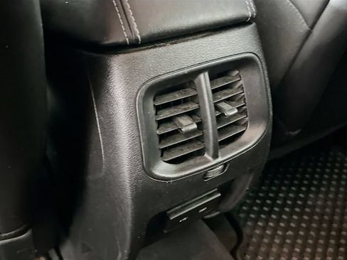 Used 2020 Jeep Cherokee Latitude Plus w/ Cold Weather Group AWD/4WD image 27