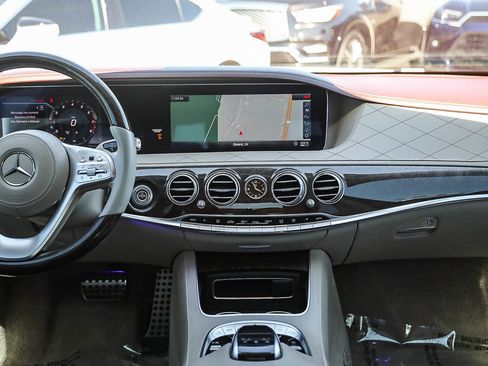 Used 2018 Mercedes-Benz S 560 Sedan image 13