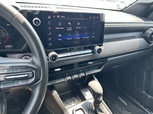 Used 2024 Chevrolet Colorado W/T RWD image 27