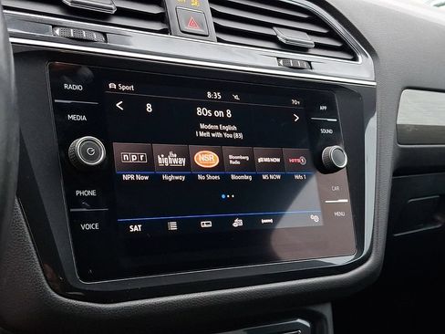 Used 2018 Volkswagen Tiguan SE AWD/4WD image 17