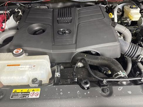 Used 2025 Toyota Tundra Limited w/ TRD Off-Road Package image 9