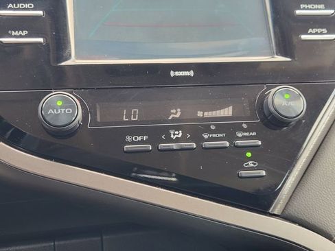 Used 2020 Toyota Camry SE FWD image 14