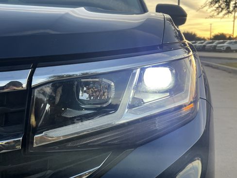 Certified 2022 Volkswagen Atlas SEL image 6