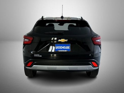 Used 2025 Chevrolet Trax LT FWD image 6