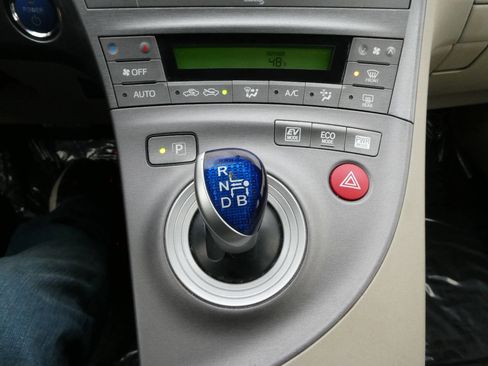 Used 2015 Toyota Prius Four image 19