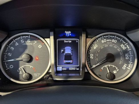 Used 2016 Toyota Tacoma SR5 w/ SR5 Appearance Package (SN) RWD image 30