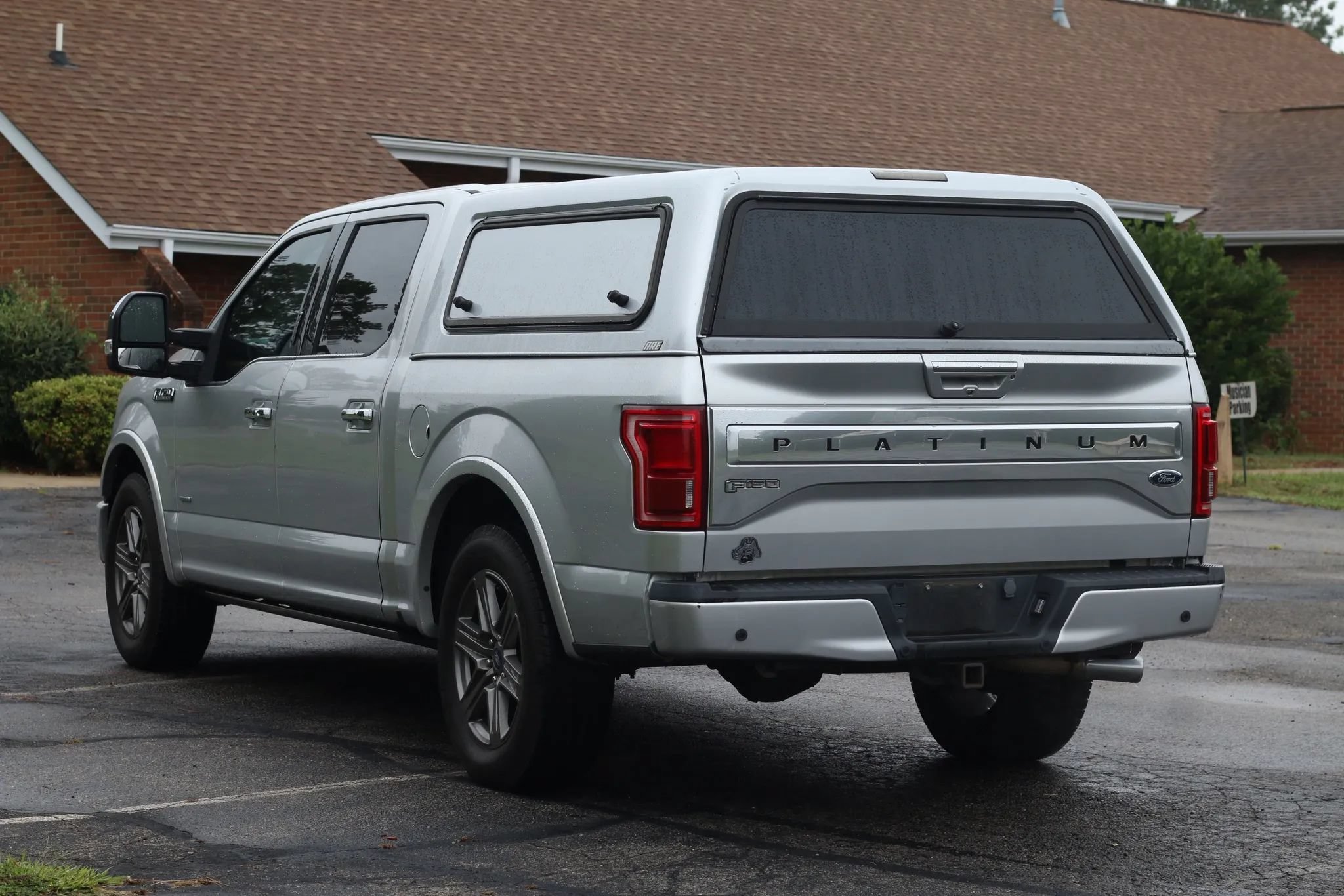 Used 2015 Ford F150 Platinum w/ Equipment Group 701A Luxury RWD image 3