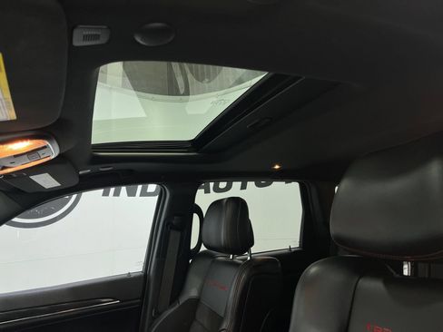Used 2019 Jeep Grand Cherokee Trailhawk AWD/4WD image 12