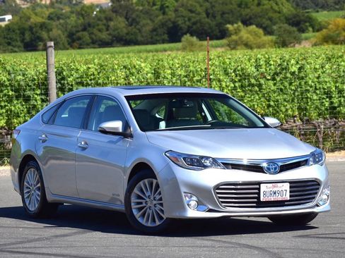 Used 2014 Toyota Avalon Limited w/ Technology Package FWD image 1