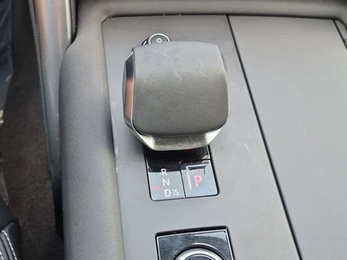 Used 2025 Land Rover Discovery Dynamic SE AWD/4WD image 17