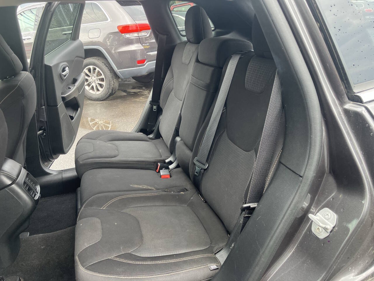 Used 2015 Jeep Cherokee Latitude FWD image 30