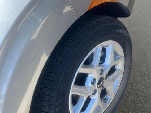 Certified 2025 Kia Soul LX w/ LX Technology Package FWD image 4