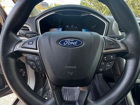 Used 2019 Ford Fusion SE FWD image 19