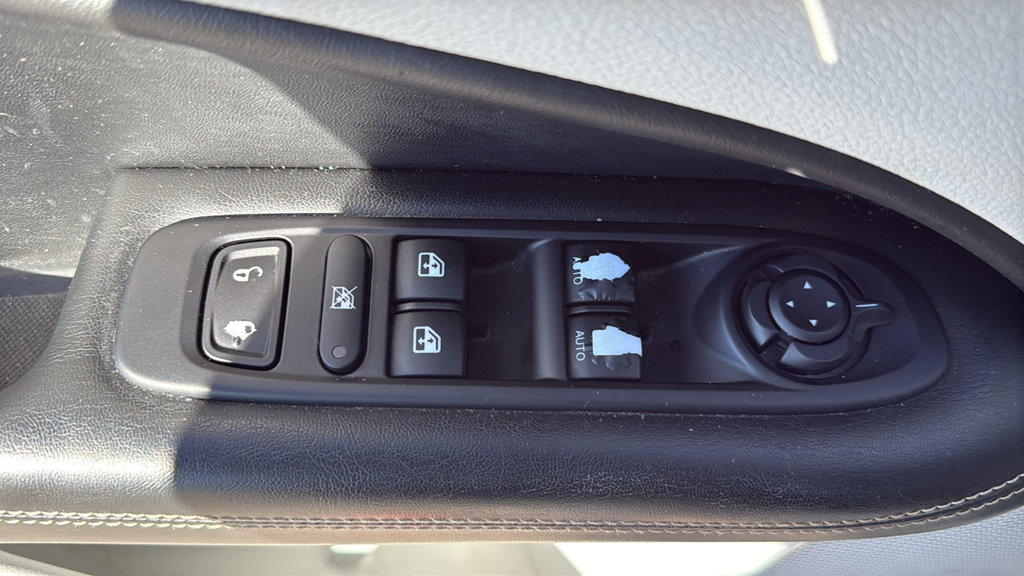 Used 2021 Jeep Compass Latitude w/ Sun and Sound Group AWD/4WD image 16