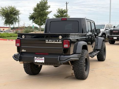 Used 2018 Jeep Wrangler Unlimited Rubicon w/ Connectivity Group AWD/4WD image 9