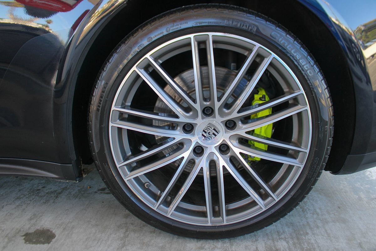 Used 2019 Porsche Panamera 4 AWD/4WD image 34