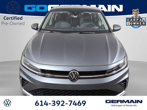Certified 2025 Volkswagen Jetta SE w/ Sunroof Package FWD image 3
