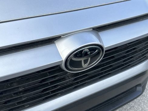 Used 2020 Toyota RAV4 XLE Premium image 3