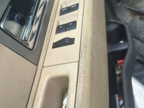 Used 2011 Ford F150 XLT w/ XLT Chrome Pkg image 19