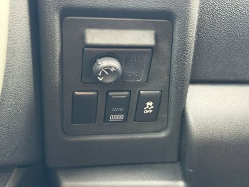 Used 2015 Nissan Rogue S AWD/4WD image 13