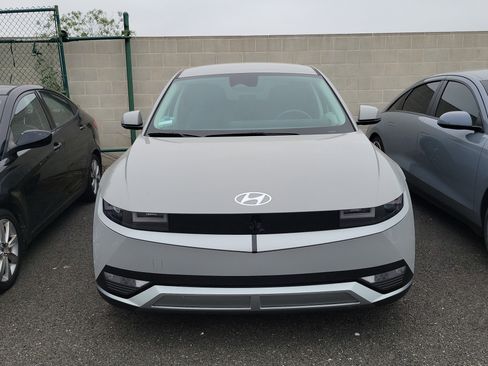 Used 2024 Hyundai Ioniq 5 SEL RWD image 2