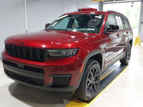 Used 2024 Jeep Grand Cherokee L Altitude AWD/4WD image 18