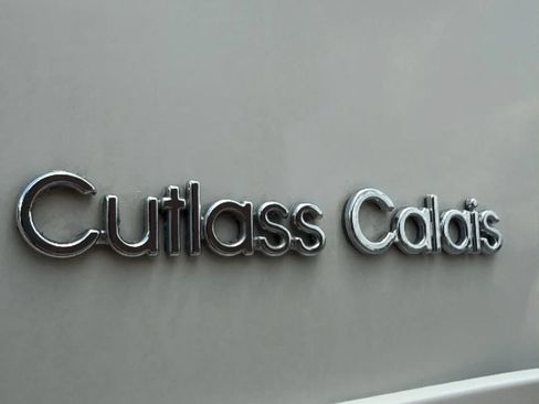 Used 1991 Oldsmobile Cutlass Calais Sedan FWD image 10