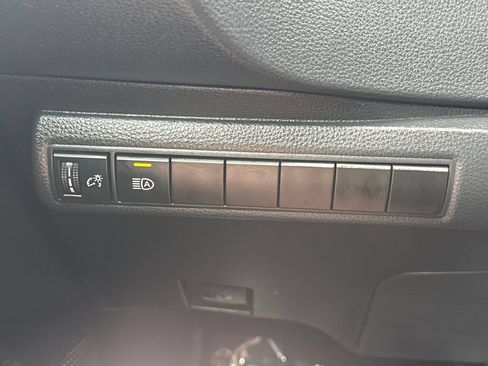 Used 2024 Toyota Corolla LE FWD image 33