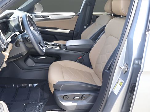 Certified 2024 Volkswagen Atlas Cross Sport SE FWD image 13