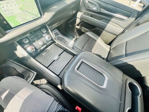 Used 2022 GMC Yukon Denali AWD/4WD image 31
