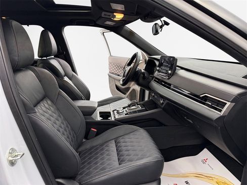 Used 2023 Mitsubishi Outlander SEL Black Edition image 26