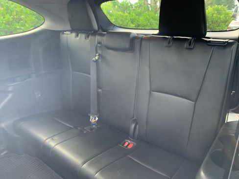 Used 2020 Toyota Highlander XLE image 12