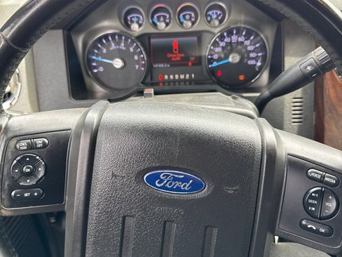 Used 2011 Ford F250 Lariat w/ Lariat Interior Pkg AWD/4WD image 8