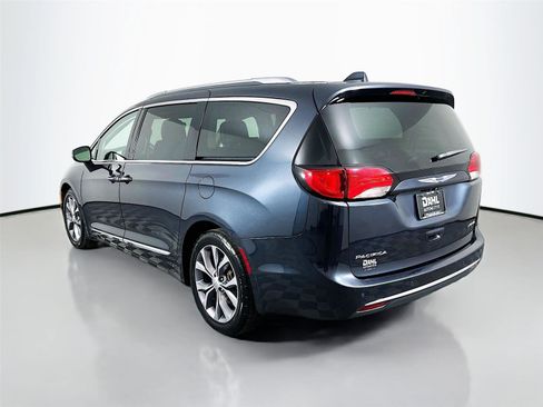 Used 2019 Chrysler Pacifica Limited image 5