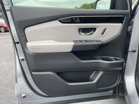 Used 2025 Honda Pilot Touring image 15