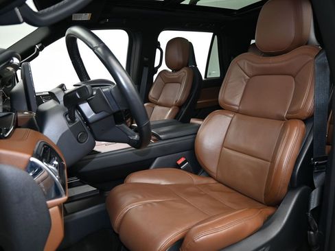 Used 2023 Lincoln Navigator L Reserve w/ Monochromatic Package image 10