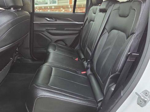 Used 2023 Jeep Grand Cherokee Limited AWD/4WD image 8