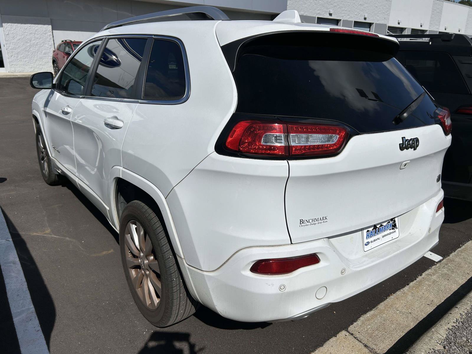 Used 2016 Jeep Cherokee Overland FWD image 2