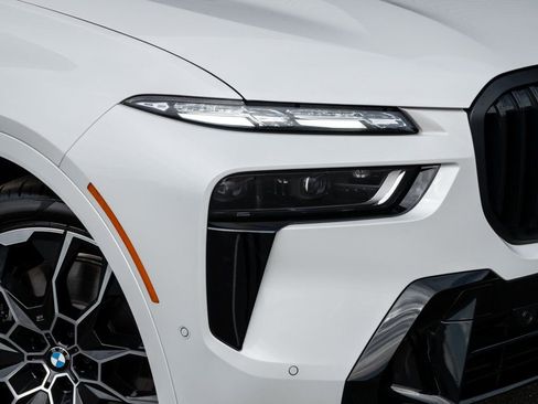 Used 2025 BMW X7 M60i image 38