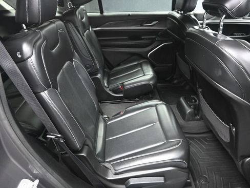 Used 2022 Jeep Grand Cherokee L Limited w/ Luxury Tech Group II AWD/4WD image 37