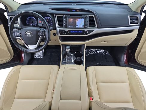 Used 2019 Toyota Highlander XLE FWD image 9